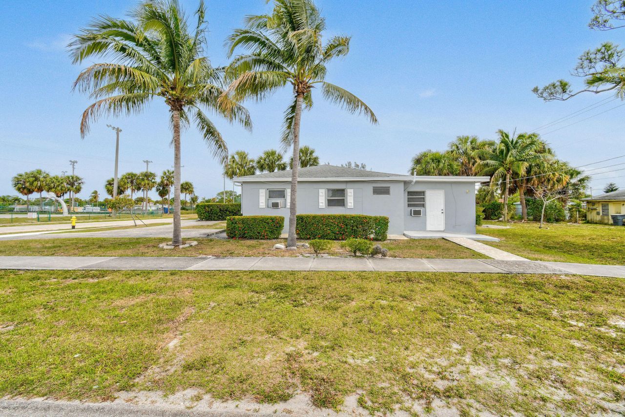 652 Bayberry Drive, Lake Park, FL 33403 Photo