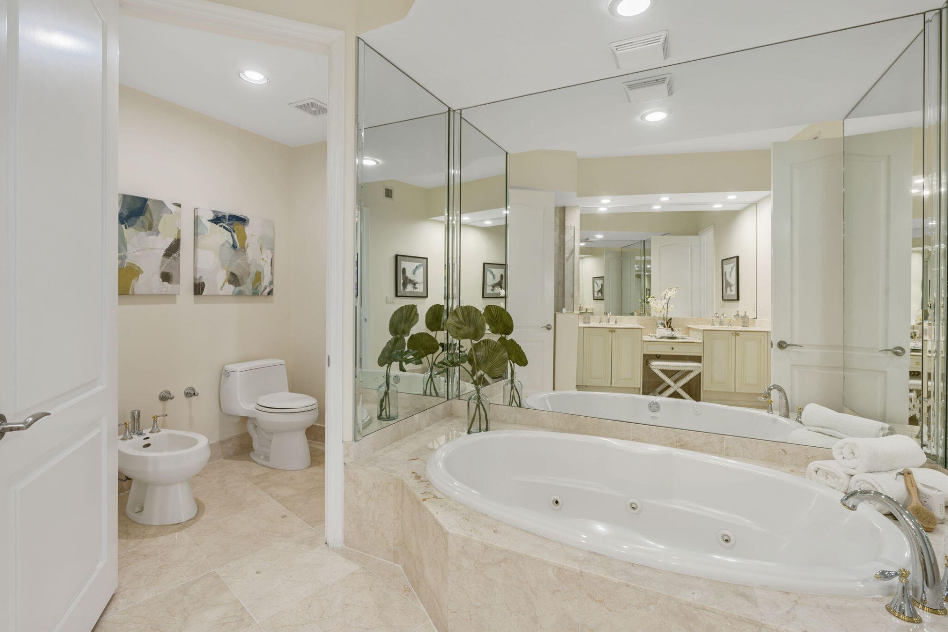 201 S Narcissus Avenue, Unit 605, West Palm Beach, FL 33401 Photo