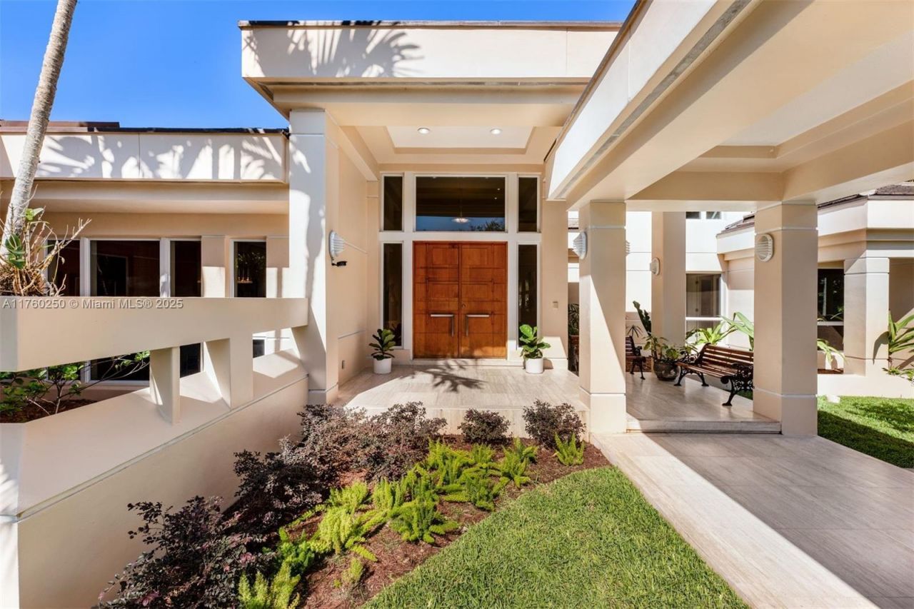 665 Leucadendra Dr, Coral Gables, FL 33156 Photo