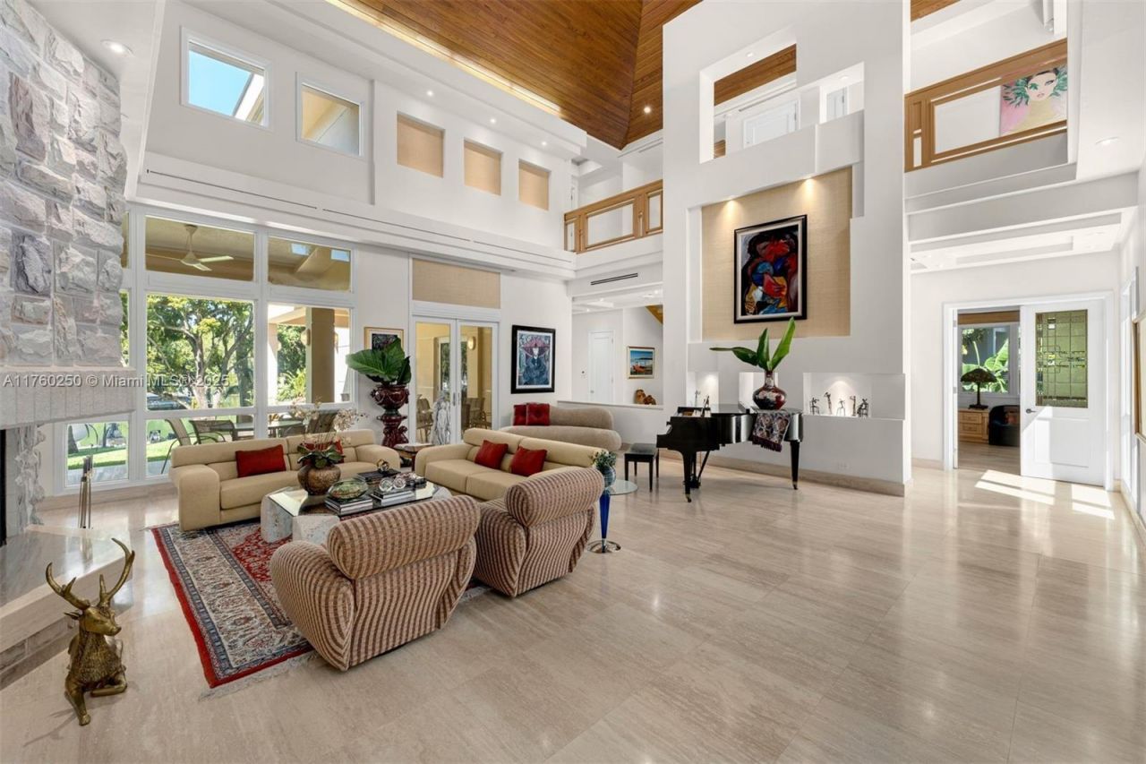 665 Leucadendra Dr, Coral Gables, FL 33156 Photo