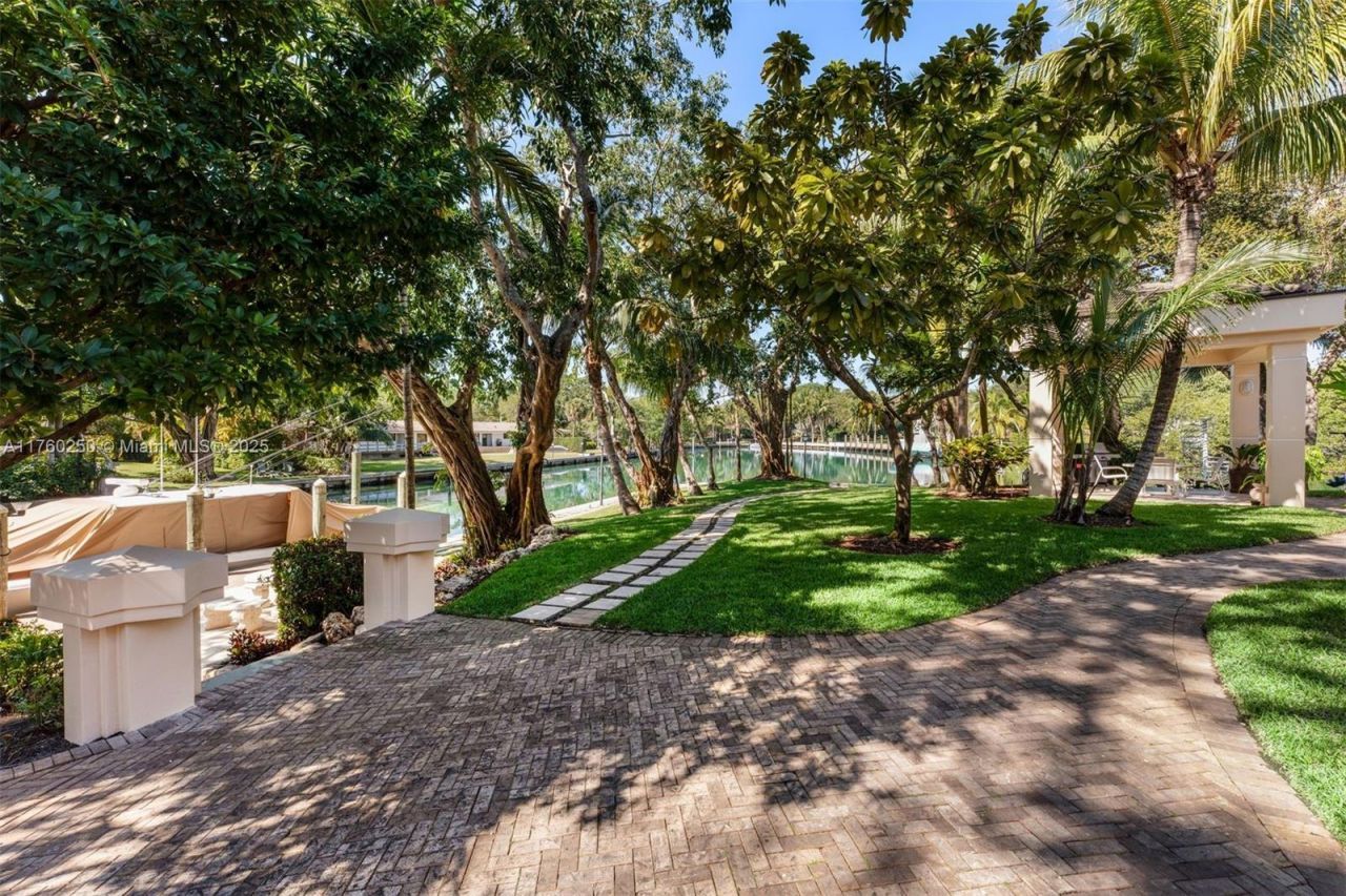 665 Leucadendra Dr, Coral Gables, FL 33156 Photo