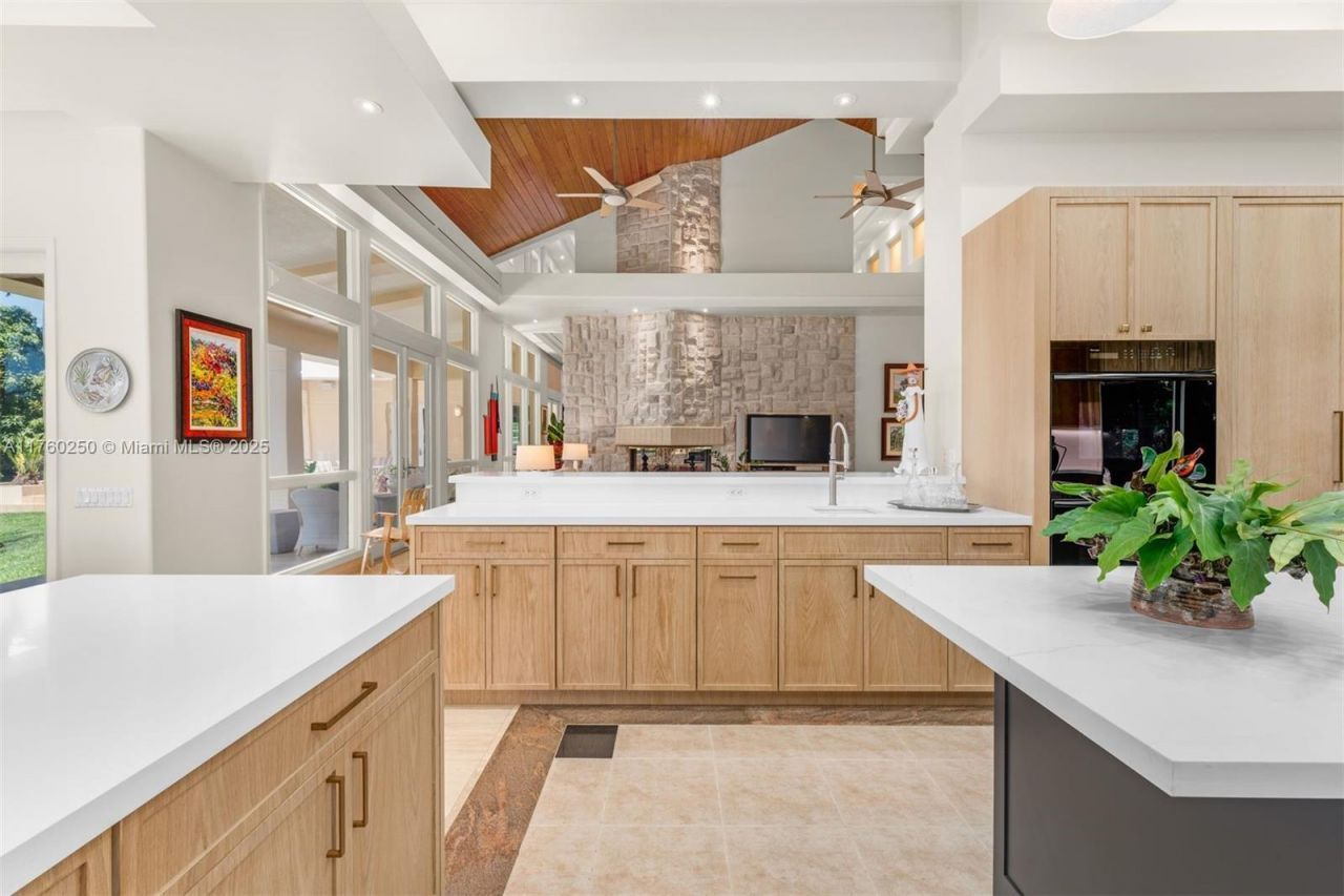 665 Leucadendra Dr, Coral Gables, FL 33156 Photo