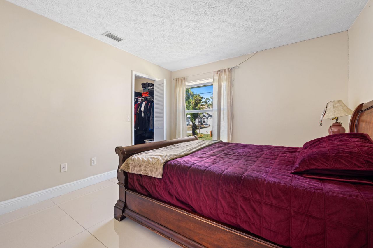 932 SE Damask Avenue, Port Saint Lucie, FL 34983 Photo