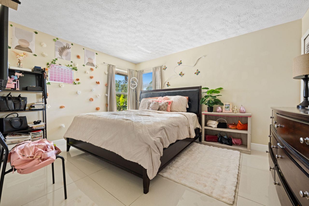 932 SE Damask Avenue, Port Saint Lucie, FL 34983 Photo