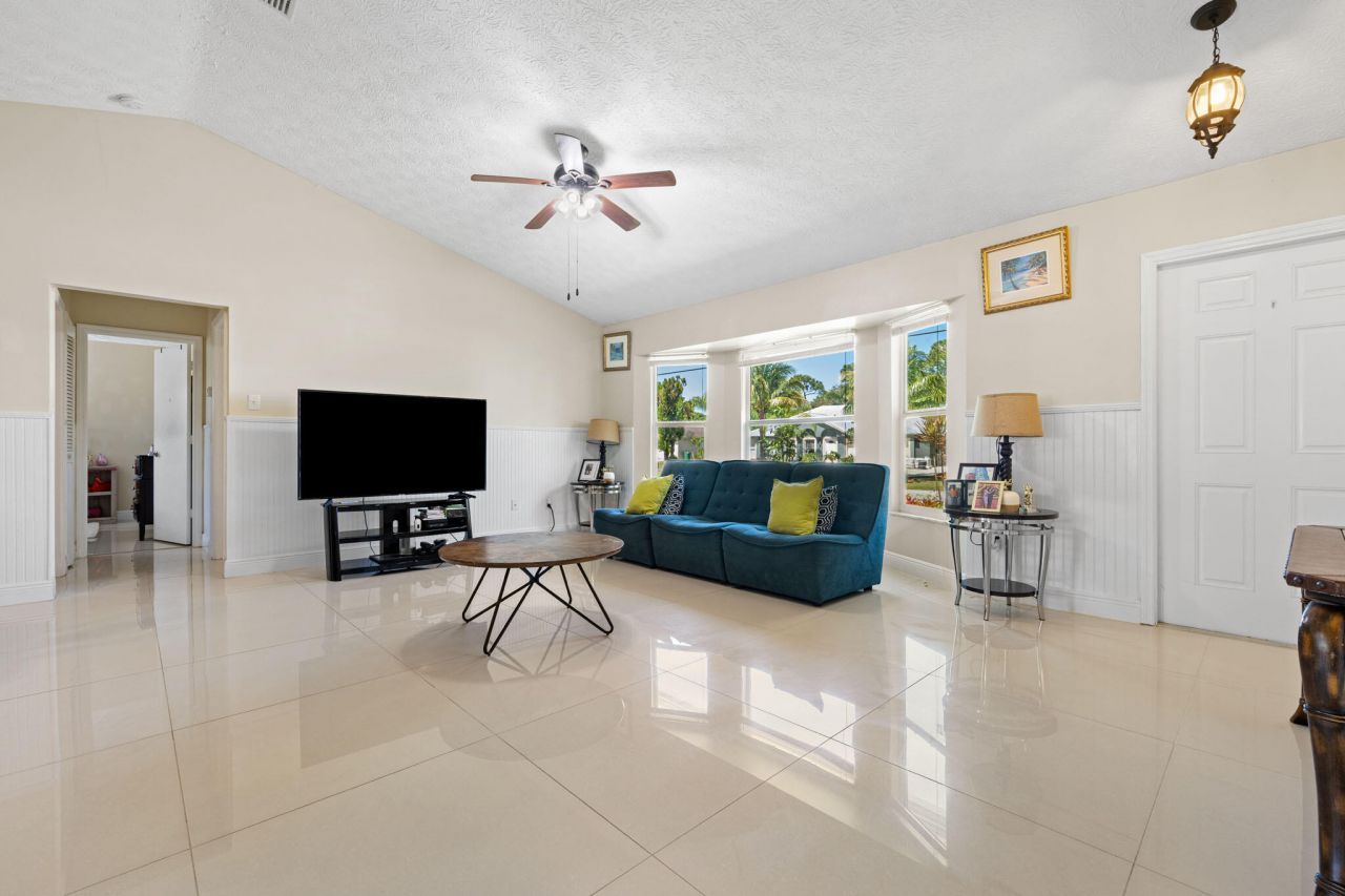 932 SE Damask Avenue, Port Saint Lucie, FL 34983 Photo
