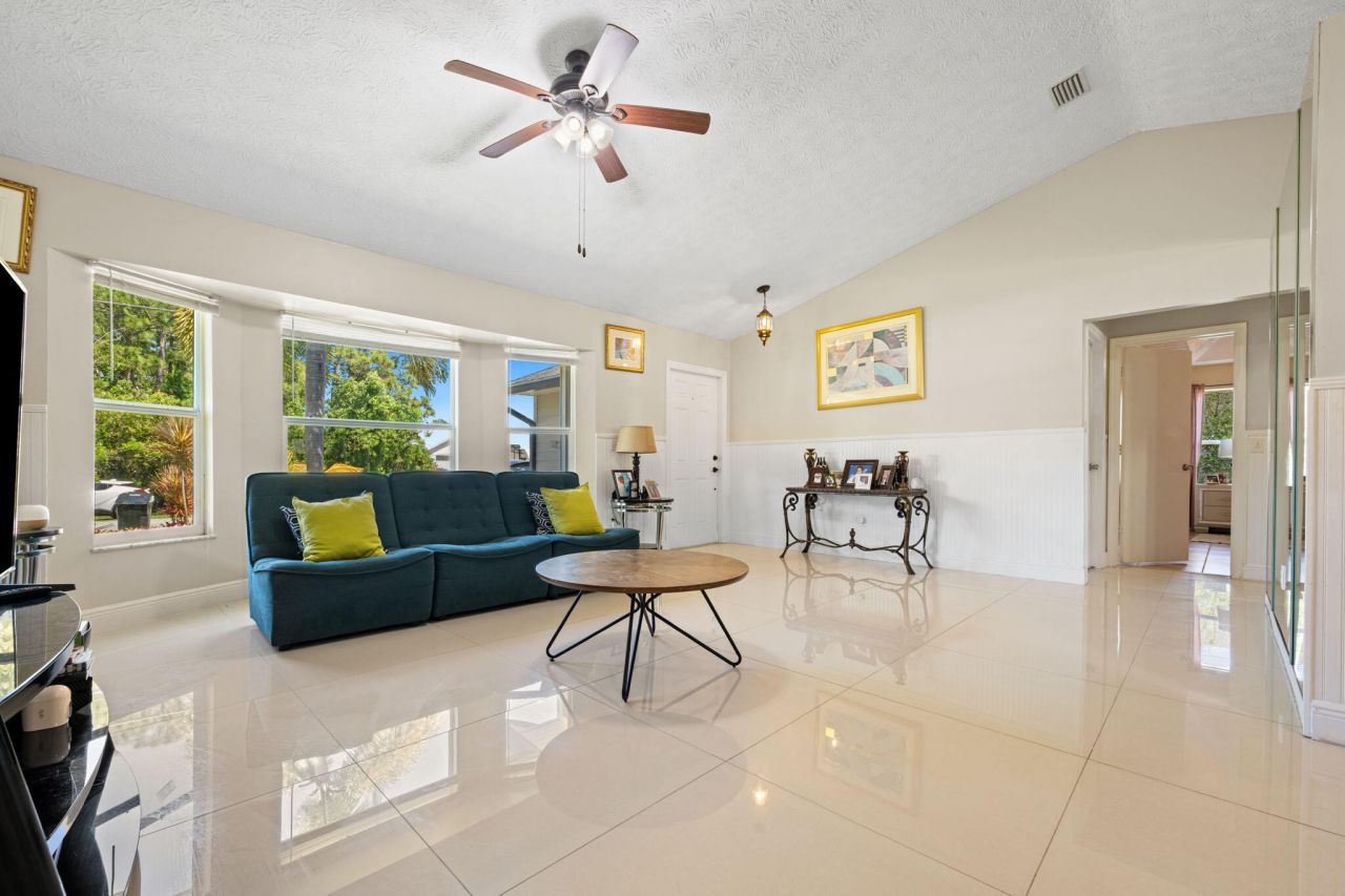 932 SE Damask Avenue, Port Saint Lucie, FL 34983 Photo