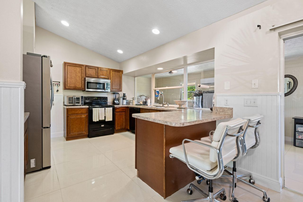 932 SE Damask Avenue, Port Saint Lucie, FL 34983 Photo