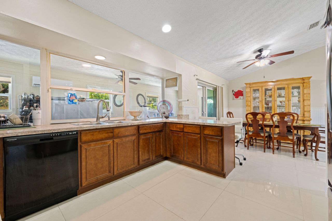 932 SE Damask Avenue, Port Saint Lucie, FL 34983 Photo