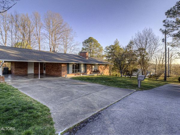211 N Riverview Circle, Sevierville, TN 37862
