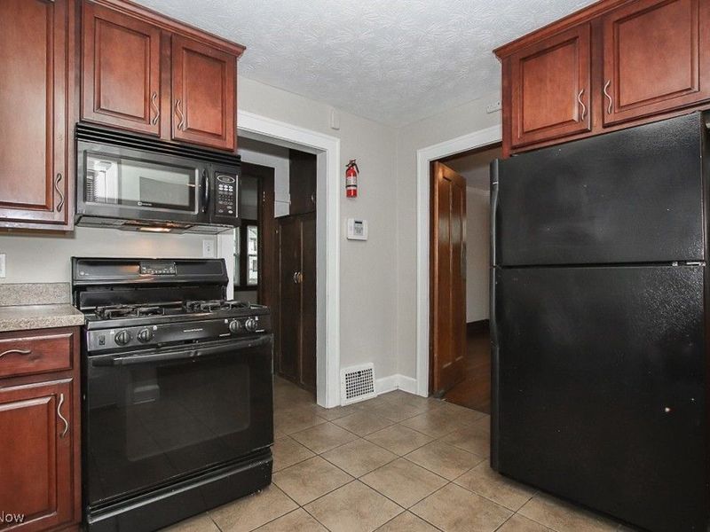 3780 Lowell Road, Cleveland Heights, OH 44121 Photo 6