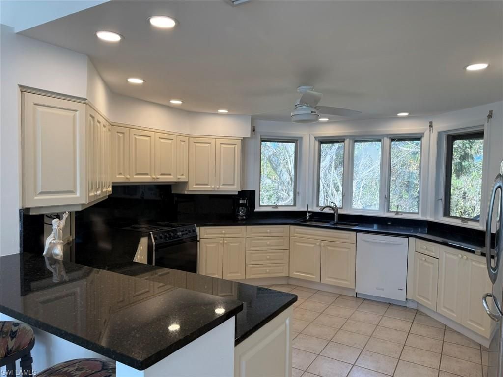 484 Gulf Bend Dr, Captiva, FL 33924 Photo