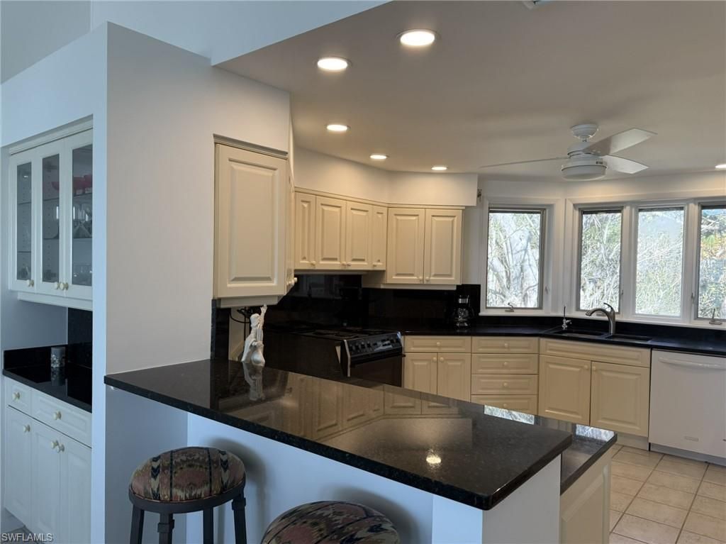 484 Gulf Bend Dr, Captiva, FL 33924 Photo