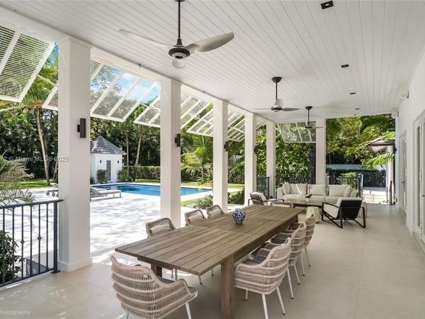 4550 Sunset Dr, Coral Gables, FL 33143