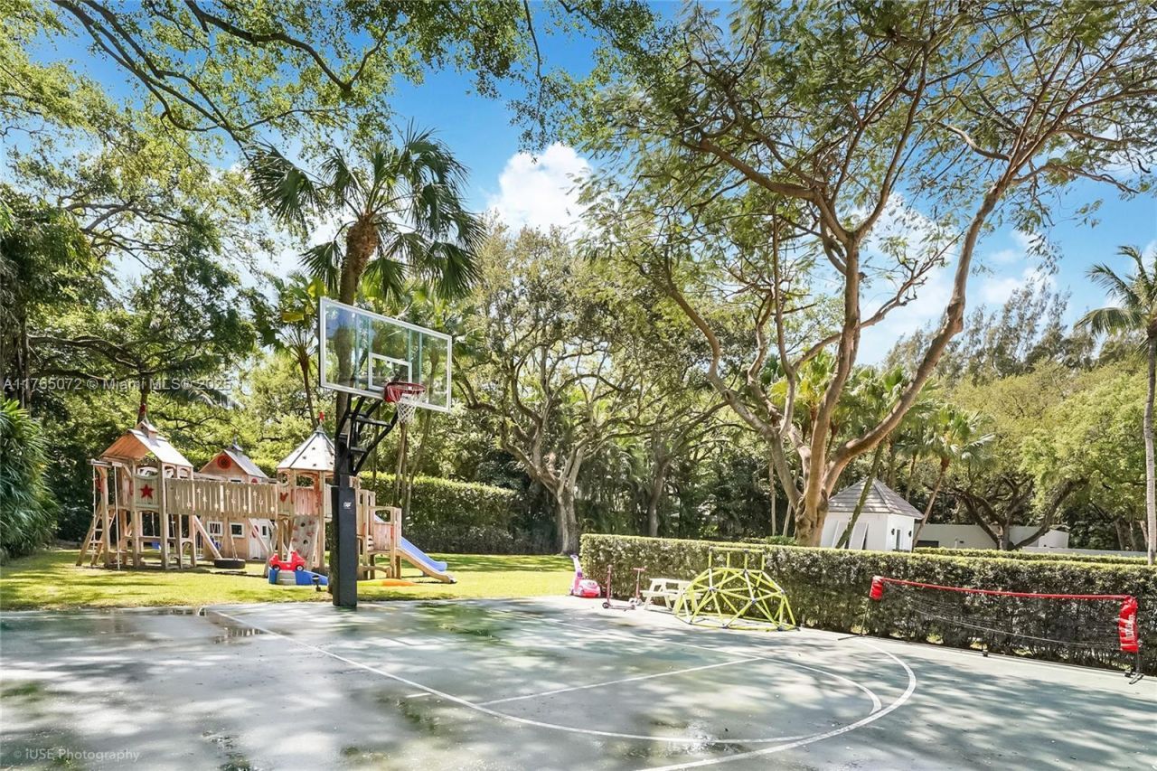 4550 Sunset Dr, Coral Gables, FL 33143 Photo