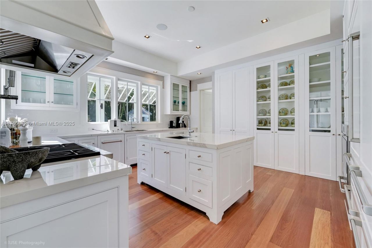 4550 Sunset Dr, Coral Gables, FL 33143 Photo