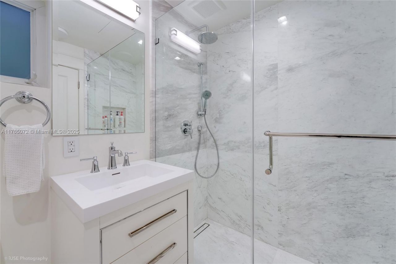 4550 Sunset Dr, Coral Gables, FL 33143 Photo