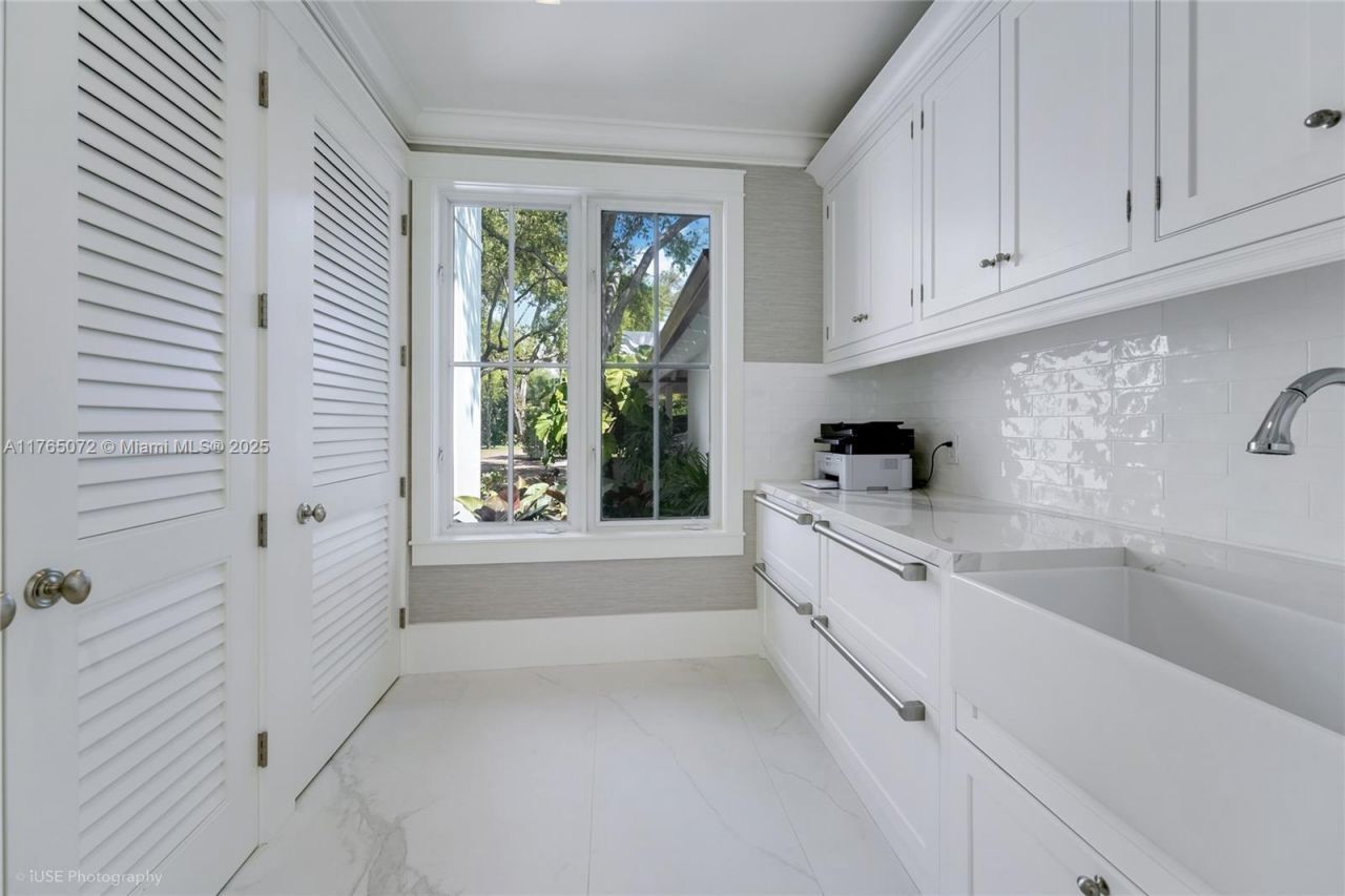 4550 Sunset Dr, Coral Gables, FL 33143 Photo