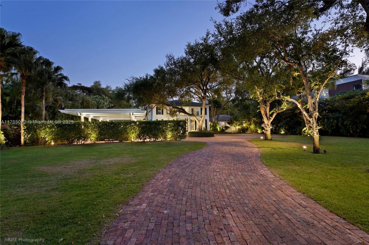 4550 Sunset Dr, Coral Gables, FL 33143 Photo