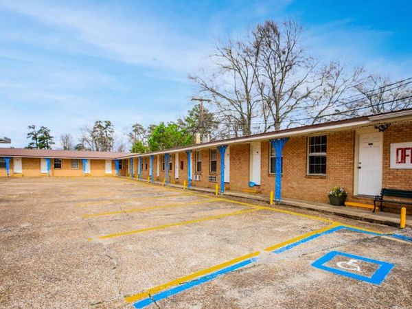 1801 S 5th St, Leesville, LA 71446