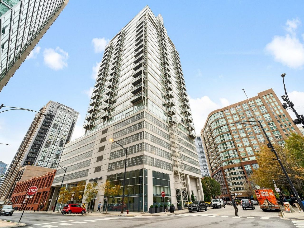 653 N Kingsbury Street, Unit 2004, Chicago, IL 60654 Main Photo