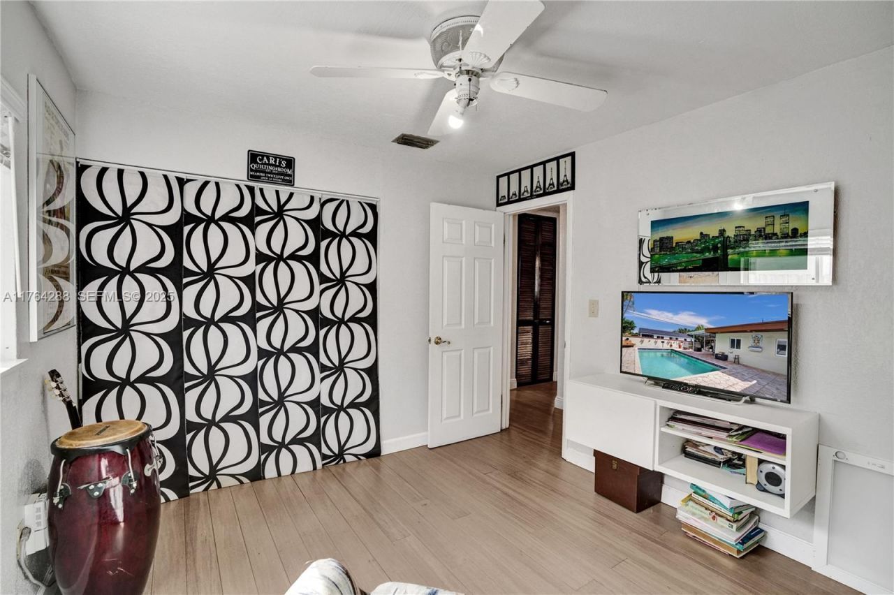 7825 NW 174th St, Hialeah, FL 33015 Photo