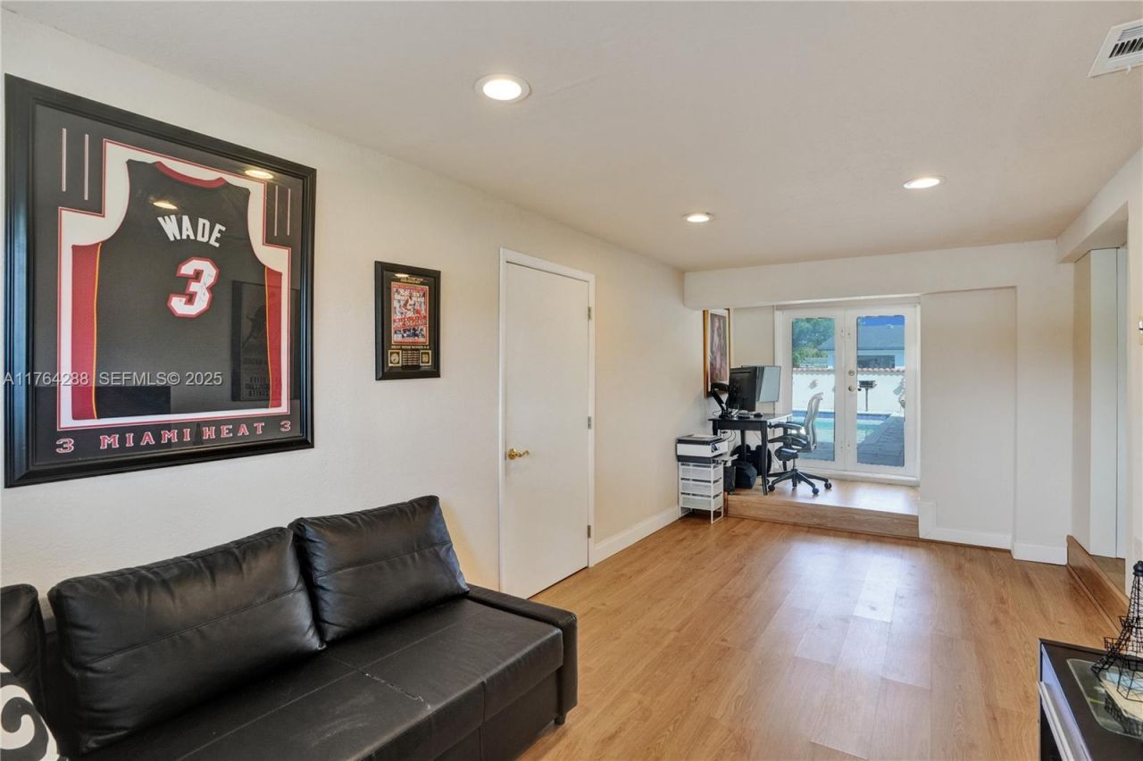 7825 NW 174th St, Hialeah, FL 33015 Photo