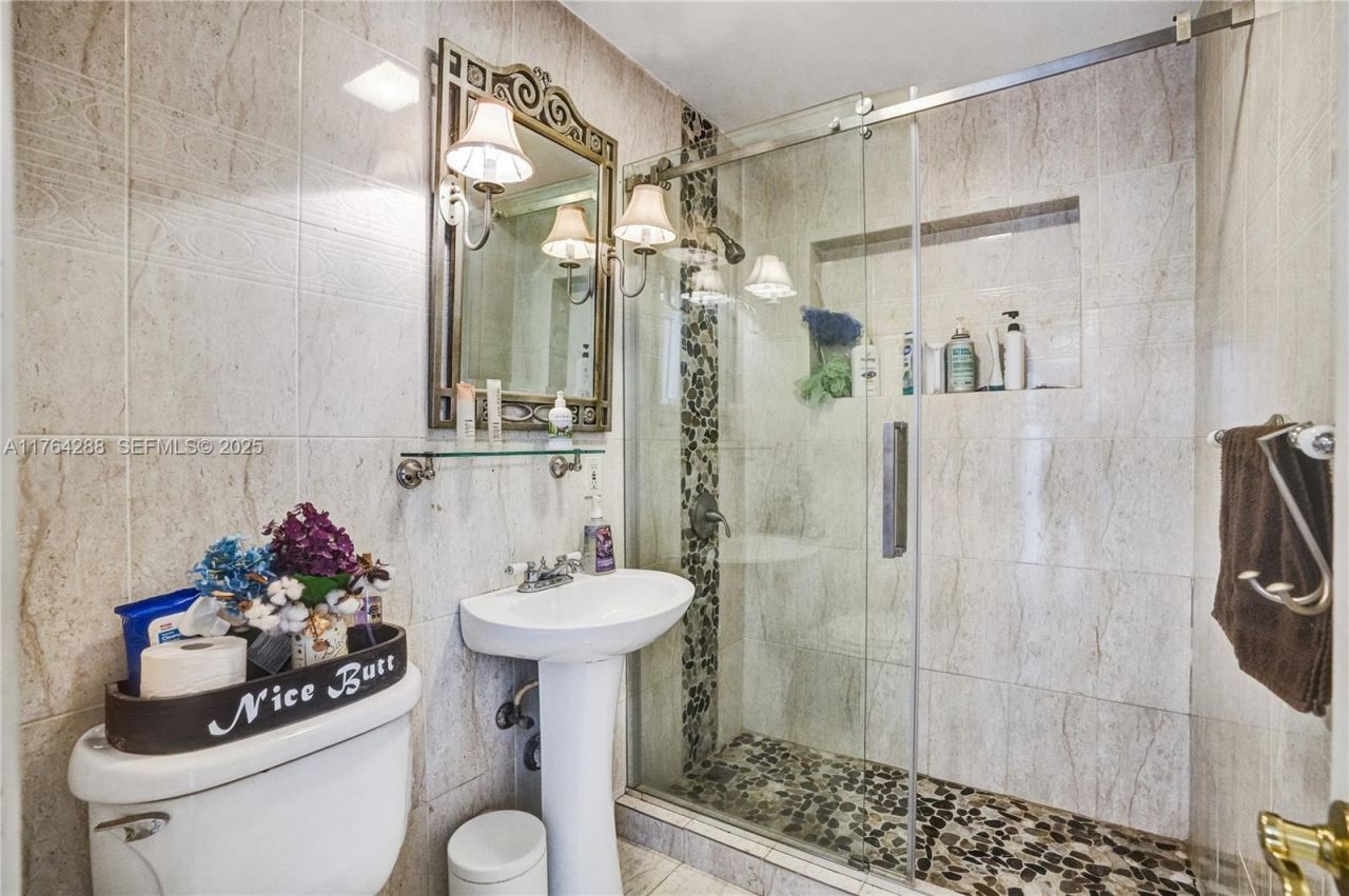 7825 NW 174th St, Hialeah, FL 33015 Photo