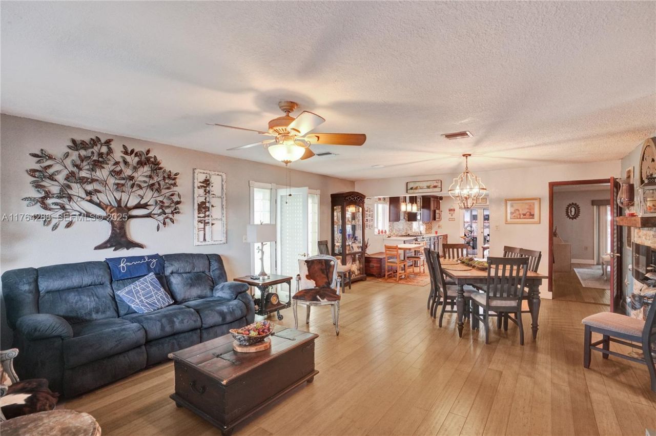 7825 NW 174th St, Hialeah, FL 33015 Photo