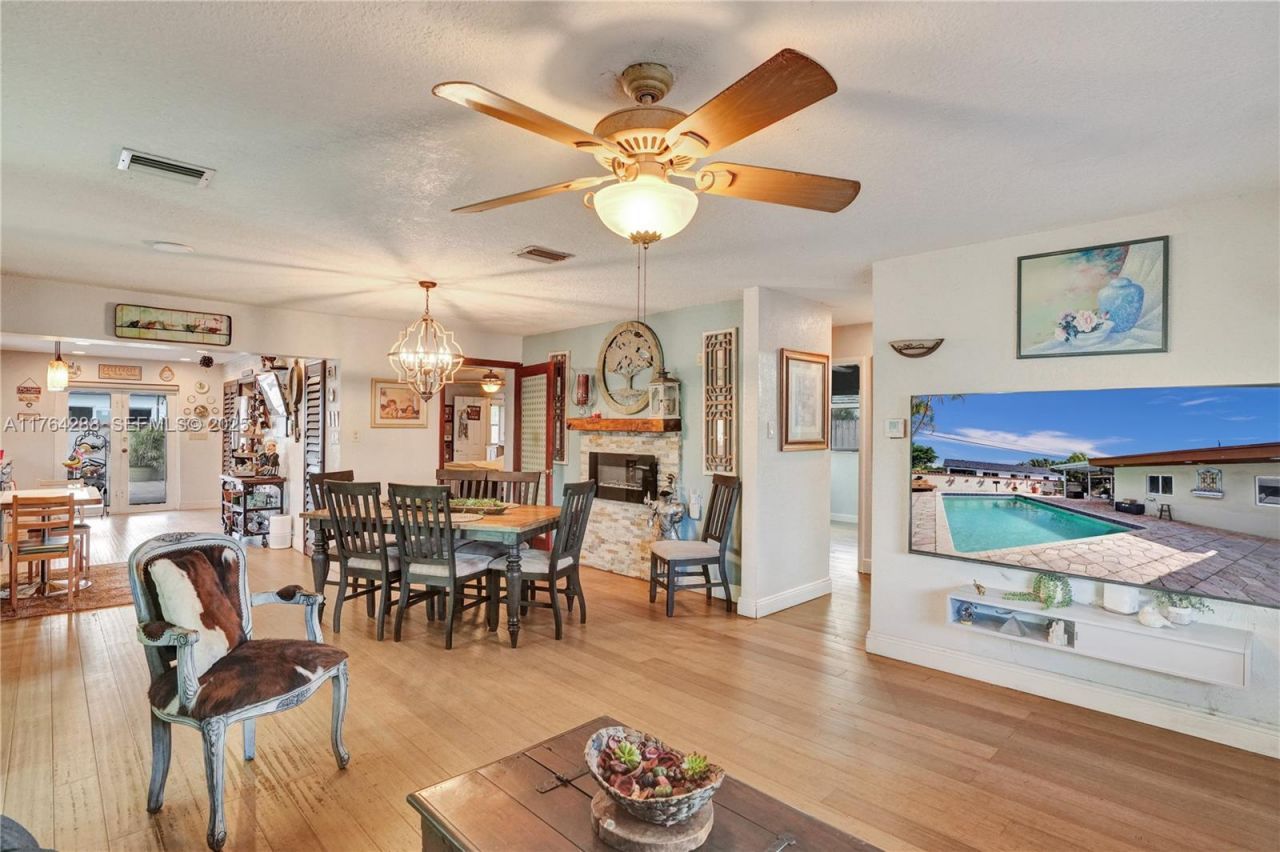 7825 NW 174th St, Hialeah, FL 33015 Photo