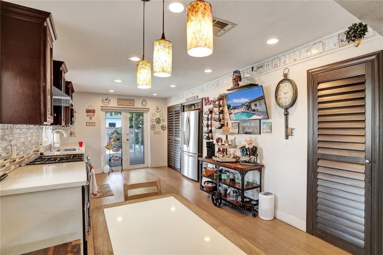 7825 NW 174th St, Hialeah, FL 33015 Photo