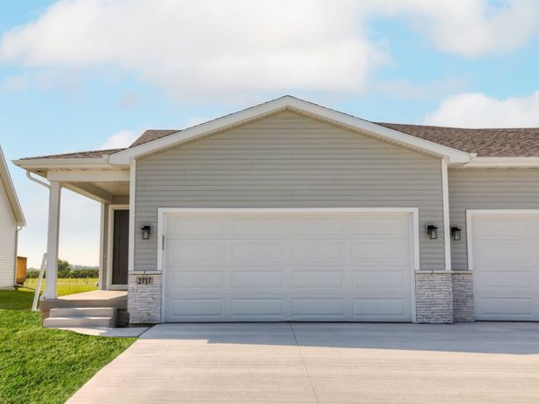 2717 13th Street NE, Bondurant, IA 50035