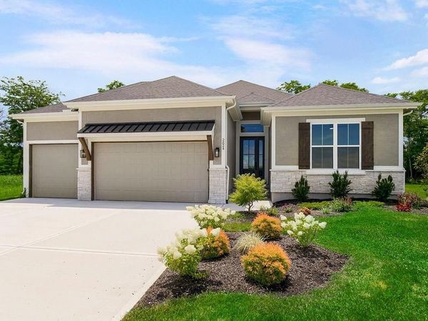 2624 NE Woodland Oak Drive, Lee's Summit, MO 64086