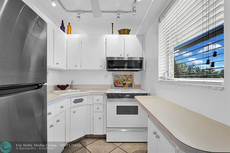 1900 NE 8th Court, Unit 307, Fort Lauderdale, FL 33304 Photo