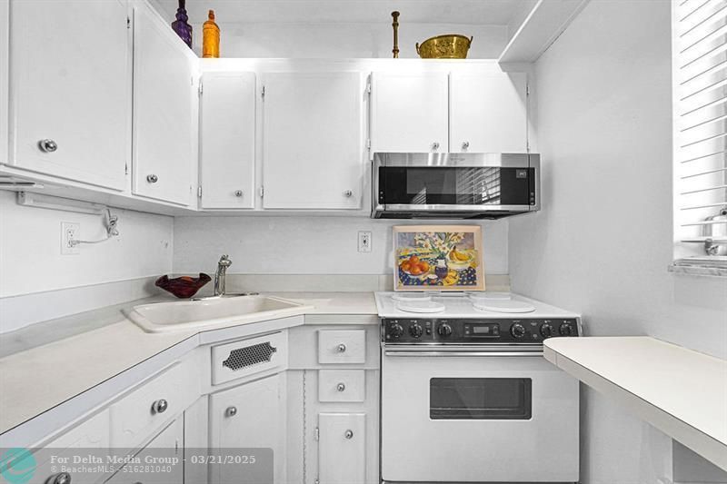 1900 NE 8th Court, Unit 307, Fort Lauderdale, FL 33304 Photo