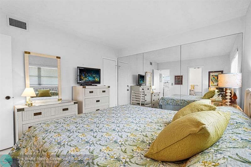 1900 NE 8th Court, Unit 307, Fort Lauderdale, FL 33304 Photo