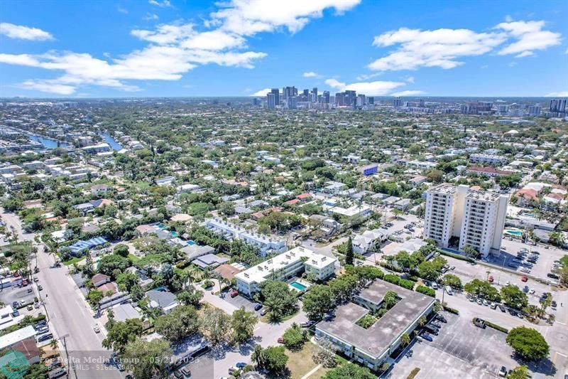 1900 NE 8th Court, Unit 307, Fort Lauderdale, FL 33304 Photo