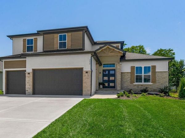 2620 NE Woodland Oak Drive, Lee's Summit, MO 64086