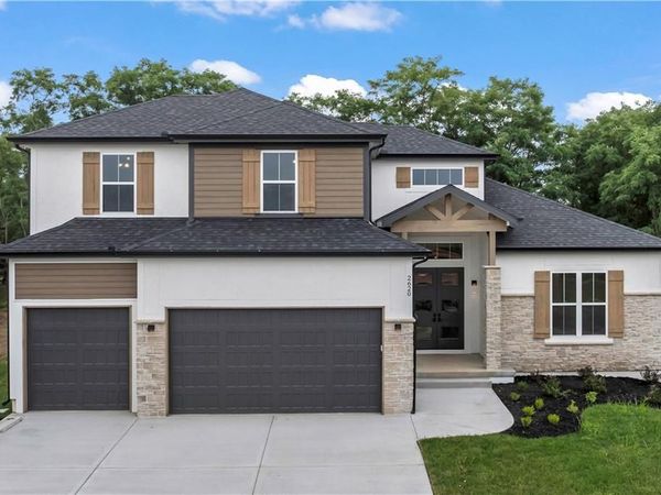 2620 NE Woodland Oak Drive, Lee's Summit, MO 64086