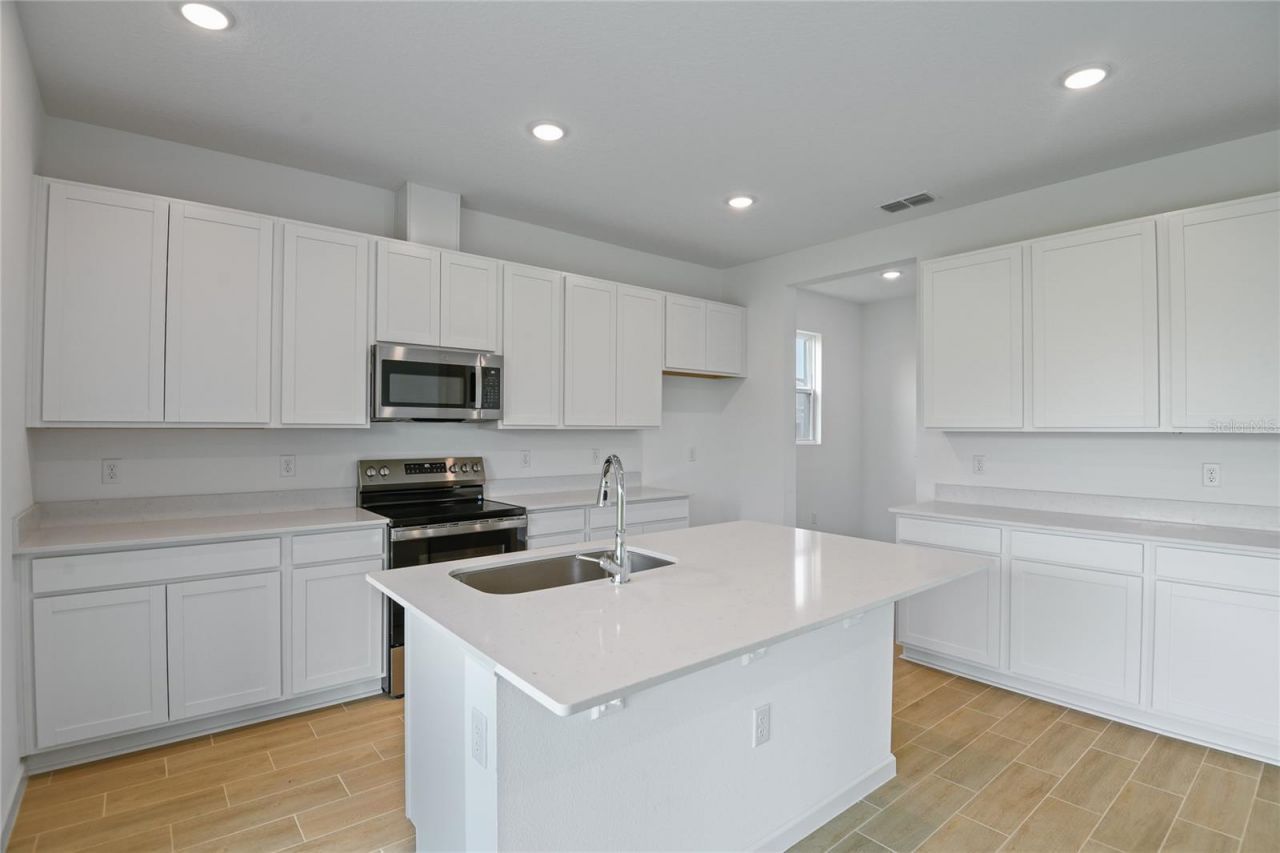 1035 Wisteria Way, Dundee, FL 33838 Photo