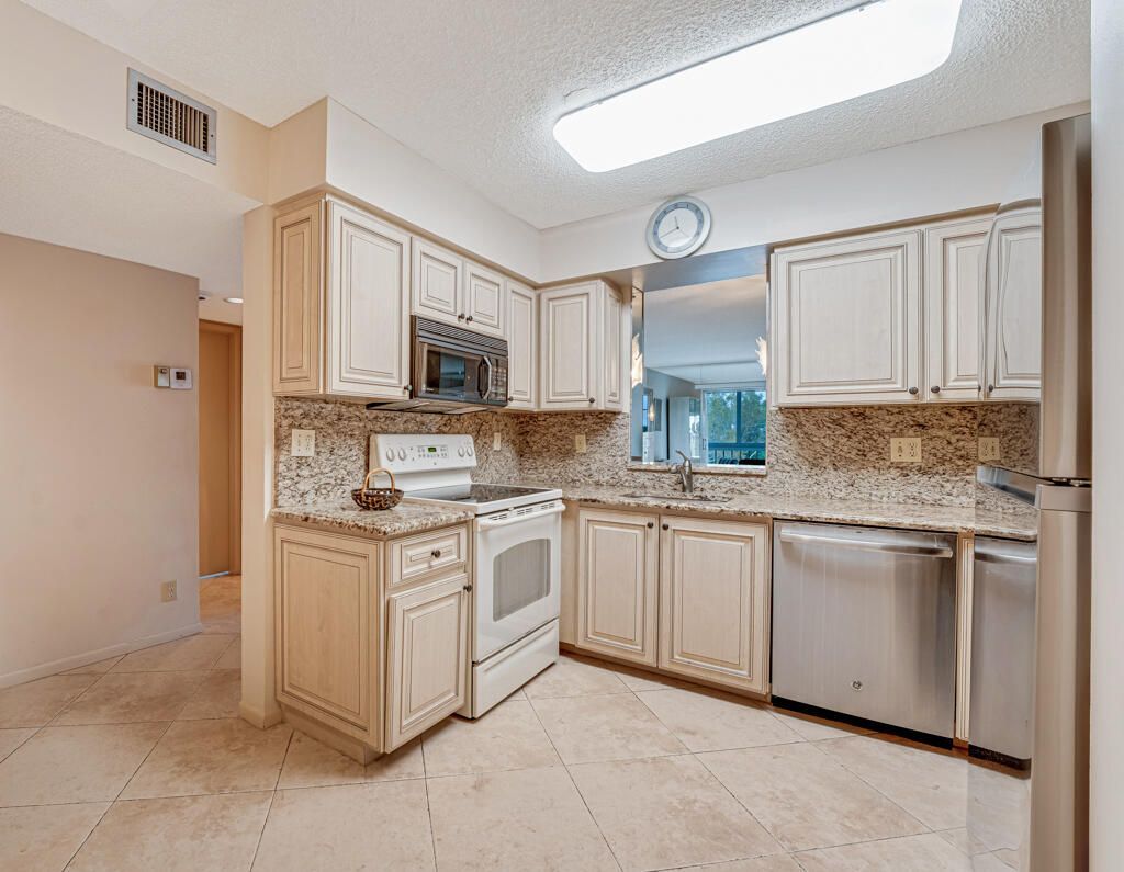 7301 Amberly Lane, Unit 407, Delray Beach, FL 33446 Photo