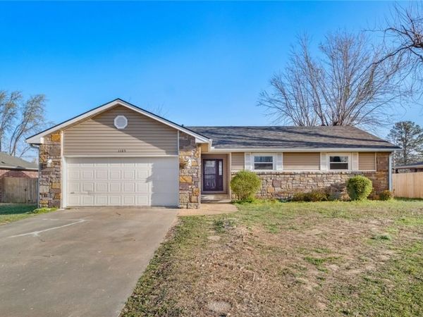 1105 E Linden Street, Rogers, AR 72756