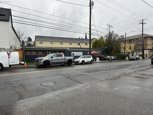 4033 SE MILWAUKIE AVE, Portland, OR 97202