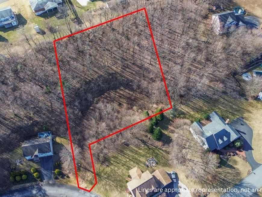 576 Kenwood Drive, Pottsville, PA 17901 Main Photo