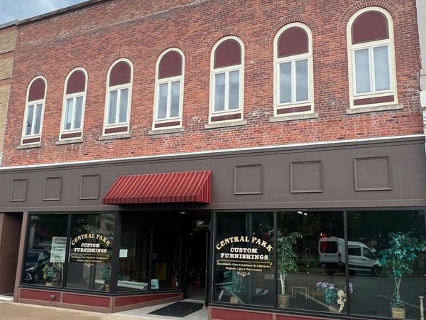 54-56 N Main Street, Fairfield, IA 52556