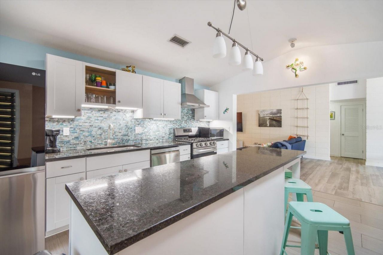 402 71st Street, Holmes Beach, FL 34217 Photo