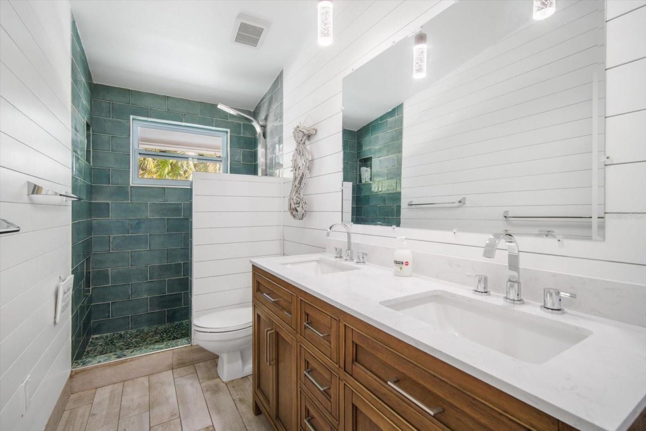 402 71st Street, Holmes Beach, FL 34217 Photo