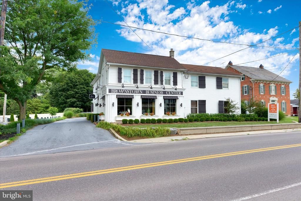 15 S STATE STREET, BROWNSTOWN, PA 17508