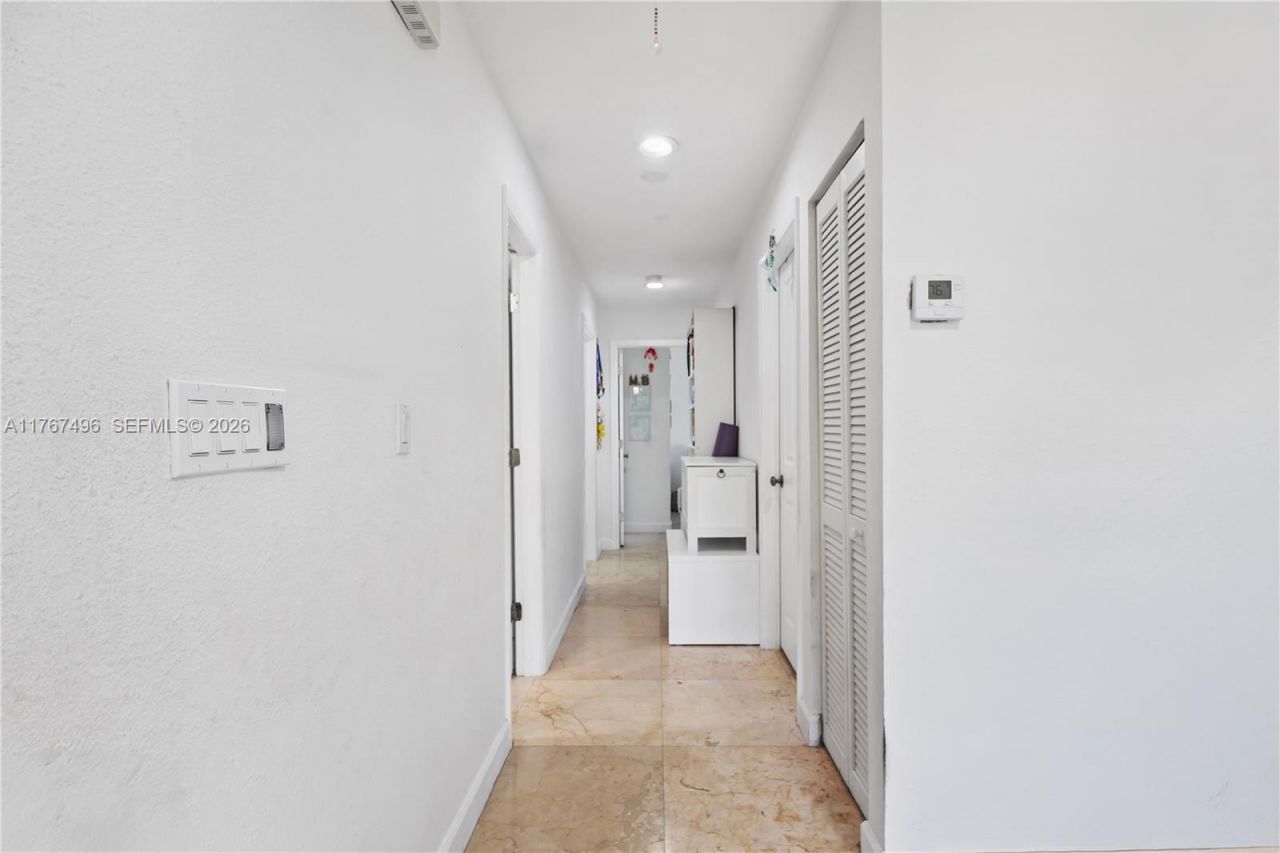 5717 NW 102nd Pl, Doral, FL 33178 Photo