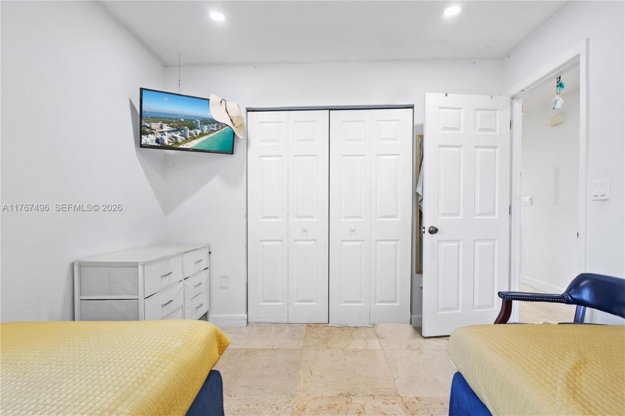 5717 NW 102nd Pl, Doral, FL 33178 Photo