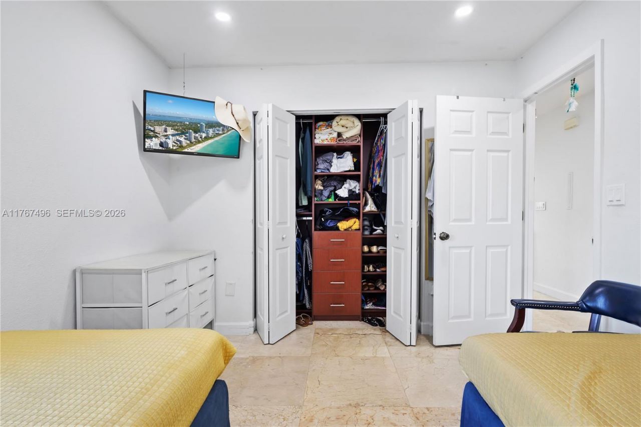 5717 NW 102nd Pl, Doral, FL 33178 Photo